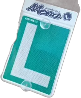 Mano sujetando una placa L de Autoescuela Mena
